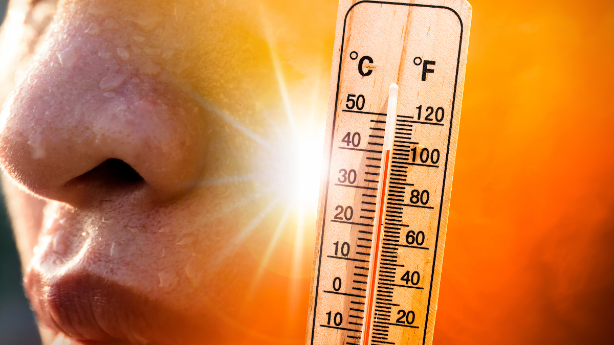 Ein Thermometer, das eine extrem hohe Temperatur anzeigt, neben einer stark schwitzenden Person. Symbolisch für die Belastung durch die Hitzewelle im Friseursalon.