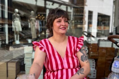 Die leidenschaftliche Friseurin Susan im Porträt. Sie spricht im COIFFO-Magazin offen über ihr Leben als Mutter, den Wiedereinstieg in den Salon und ihre TV-Erfahrungen.